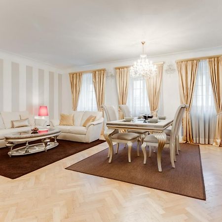 Charles Bridge Royal Apartments - Castle District Прага Экстерьер фото