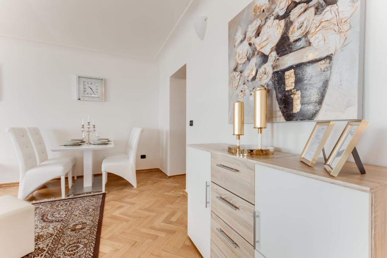 Charles Bridge Royal Apartments - Castle District Прага Экстерьер фото