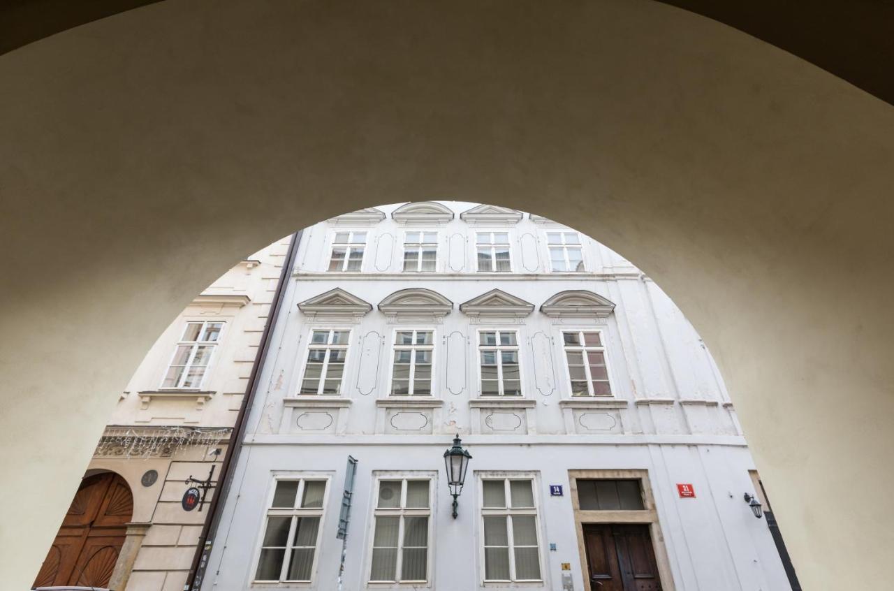 Charles Bridge Royal Apartments - Castle District Прага Экстерьер фото
