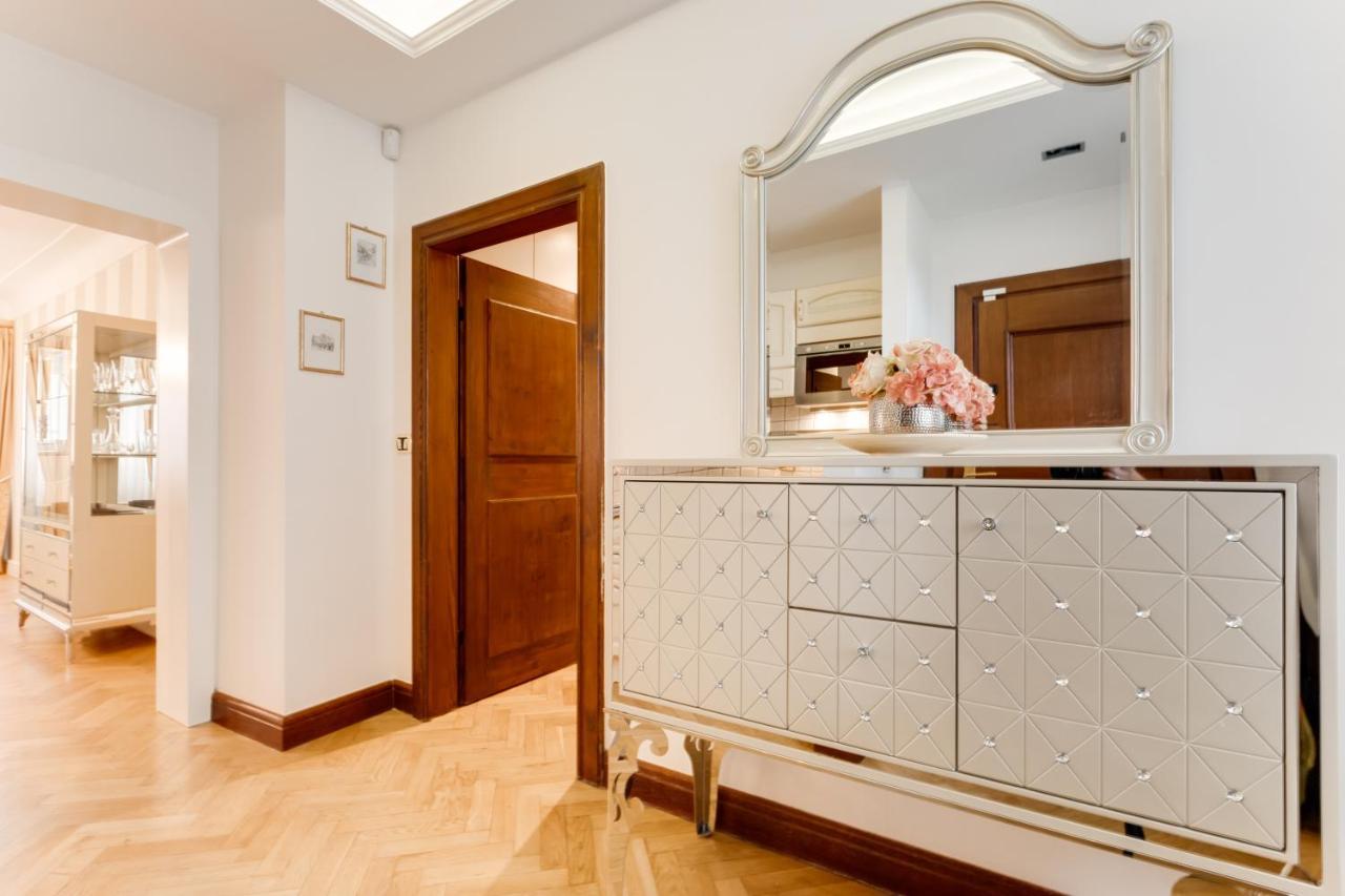 Charles Bridge Royal Apartments - Castle District Прага Экстерьер фото