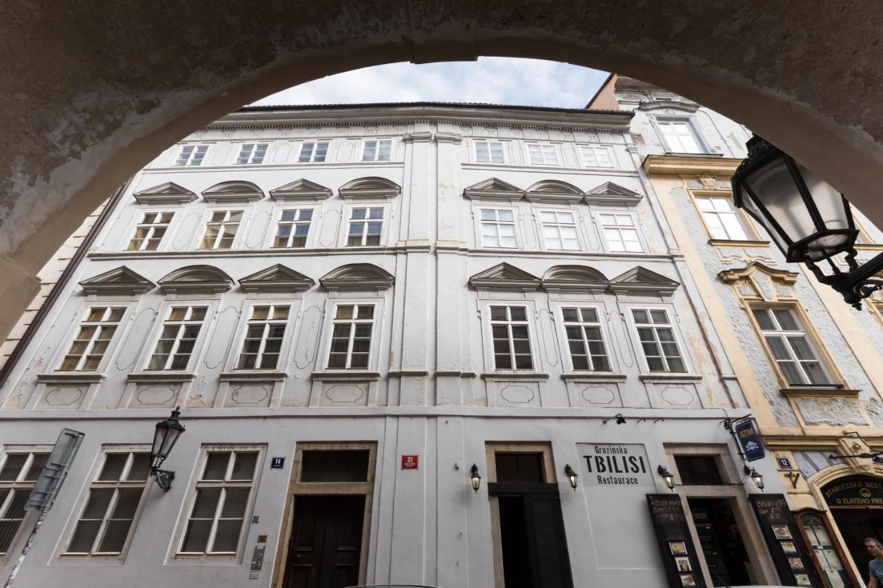 Charles Bridge Royal Apartments - Castle District Прага Экстерьер фото