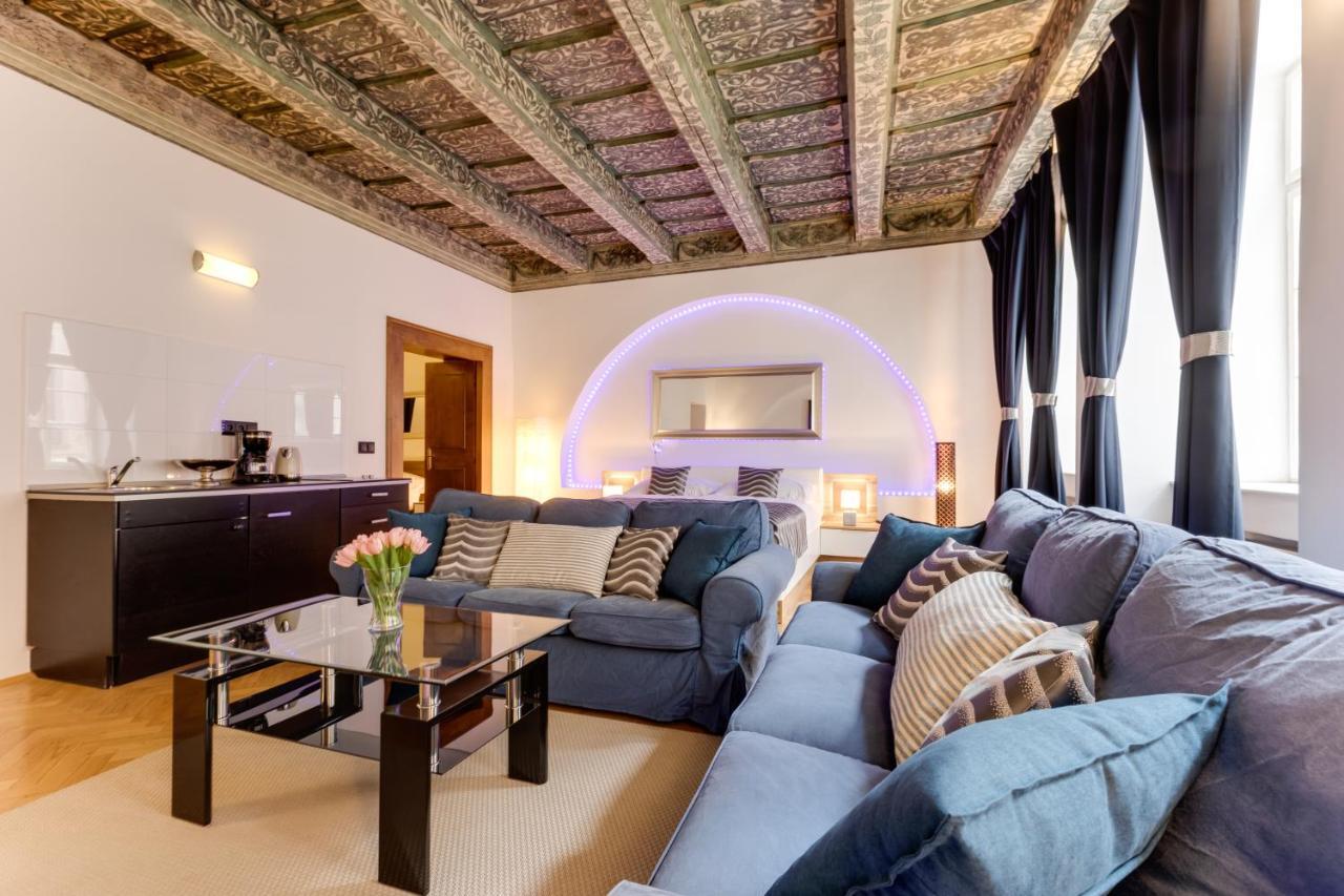 Charles Bridge Royal Apartments - Castle District Прага Экстерьер фото