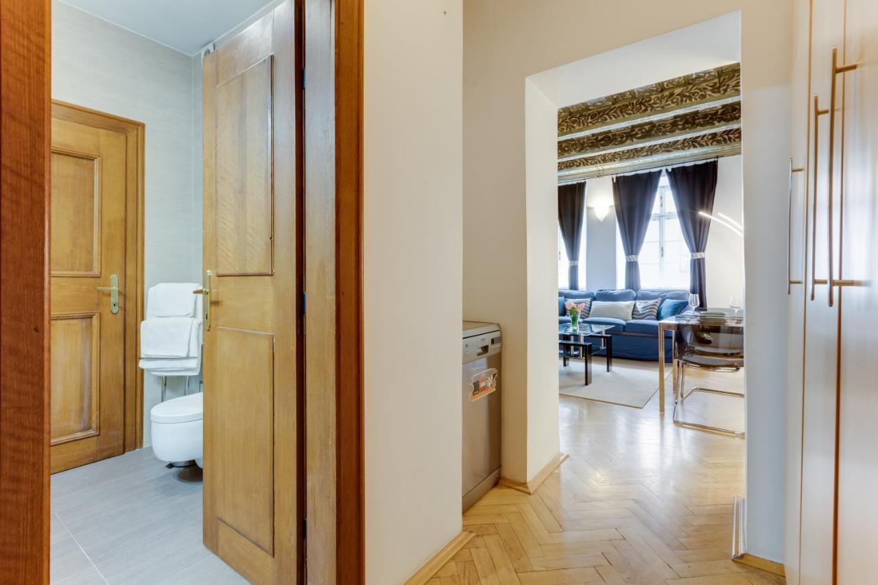 Charles Bridge Royal Apartments - Castle District Прага Экстерьер фото